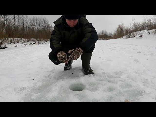 Съездили на реку.Зимняя рыбалка на мормышку. смотреть онлайн