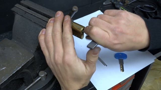 вскрытие дверного цилиндра секьюрем Securemme K1 EVO методом самоимпрессии смотреть онлайн