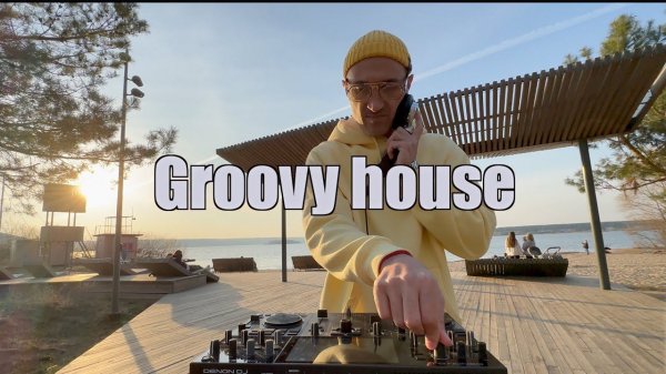 Groovy House on Sunset beach - Dj Riia