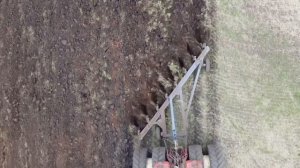 Трактор Бюлер 2375 со скоростным плугом