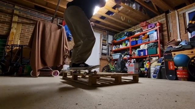 Learning to 50-50 a Ledge on a Skateboard #SkateboardingUK #SkateboardingLife #5050 #5050Grind смотреть онлайн