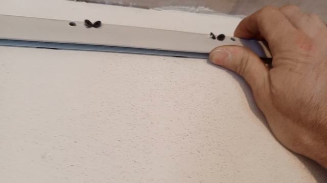 как прикрепить багет для НАТЯЖНОГО потолка в гипсокартон без закладных