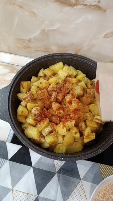 и просто и вкусно. Картошка с Мясом в духовке.