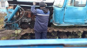 ДТ-75 запускаю трактор буду цеплять плуг.