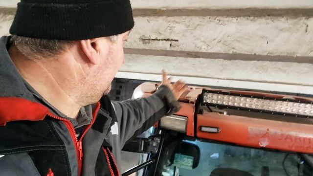 Устанавливаю на CASE диодные мигалки и прожектор. смотреть онлайн