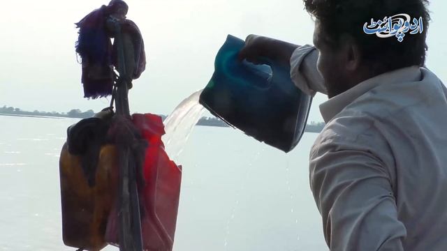 Lahore Ka Wo Village Jahan Log Nehar Paar Karne Ke Liye Kashti Istemal Karte Hain смотреть онлайн