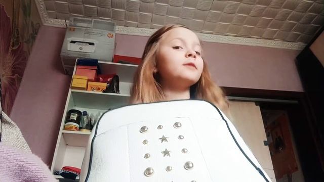ОБЗОР ЧТО НАХОДИТСЯ У МЕНЯ В РЮКЗАКЕ!!! смотреть онлайн