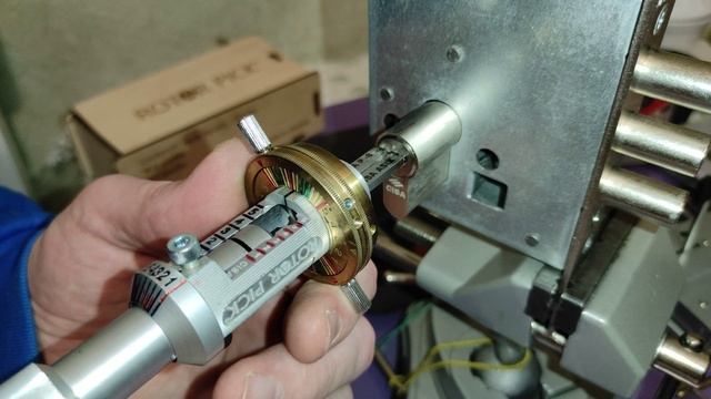 Вскрытие замка (ROTOR PICK) CISA ASIX P8 смотреть онлайн