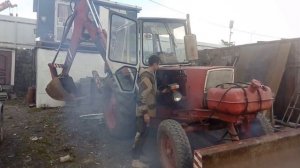 Запуск трактора ЮМЗ(Беларус) с бензинового пускача)))