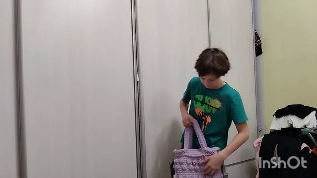 16.02.2024 Мама Таня хвастается своей новой связанной сумкой из плюшевой пряжи смотреть онлайн