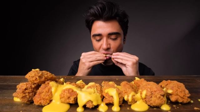 ASMR EATING EXTRA CHEESE SAUCE FRIED CHICKEN WINGS KFC 후라이드 치킨 먹방 | McBang ASMR смотреть онлайн