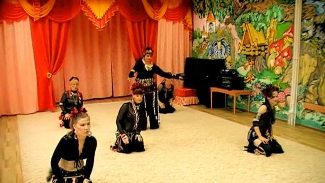 ЭТНИЧЕСКИЙ ТАНЕЦ "ТРАЙБЛ" ТАНЦУЮТ ПЕДАГОГИ ДЕТСКОГО САДА. Генеральная репетиция смотреть онлайн