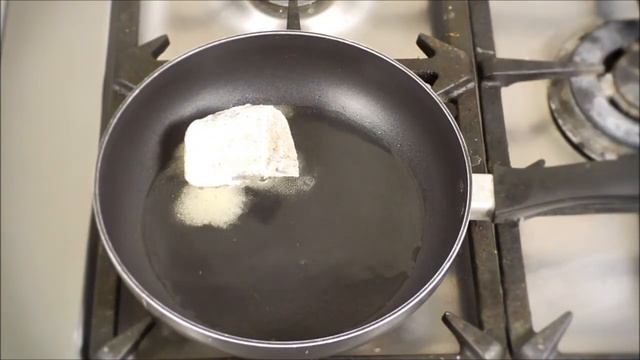 Хек жареный , обваленый в муке с зеленью смотреть онлайн