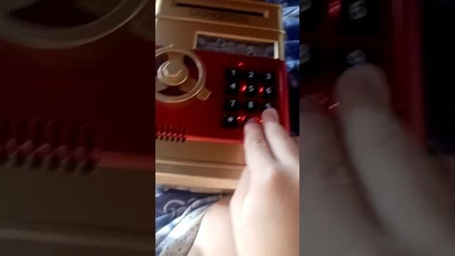 КАК ОТКРЫТЬ СЕЙФ КОПИЛКУ смотреть онлайн