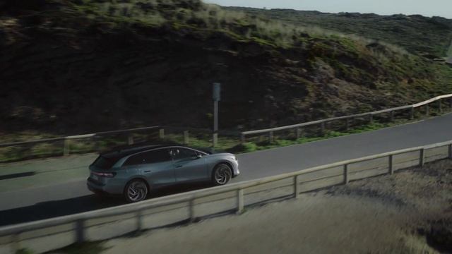 The all-electric Volkswagen ID.7 Tourer - Driving Scenes смотреть онлайн
