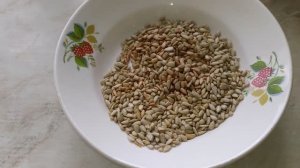 Как пожарить семечки в микроволновке