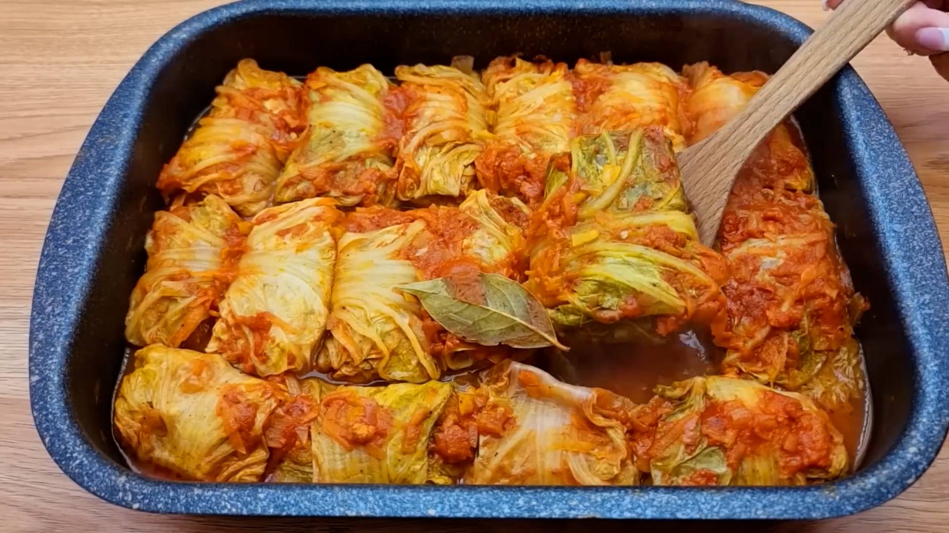 НАШ ДОМАШНИЙ РЕЦЕПТ. Таких ВКУСНЫХ ГОЛУБЦОВ ВЫ НЕ ЕЛИ НИКОГДА. Голубцы из капусты с мясом и рисом. смотреть онлайн