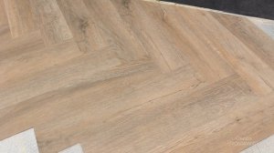 Укладка кварц виниловoй плитки NORLAND ёлочкой на клей.