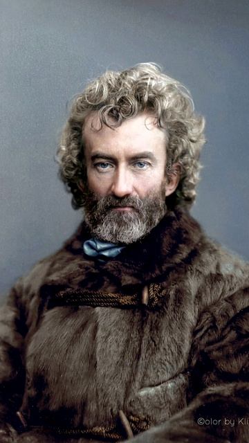 Флаг Миклухо-Маклая, с которым стоят папуасы – этнограф Андрей Туторский смотреть онлайн