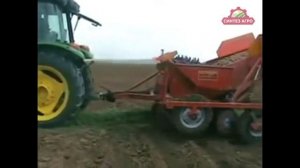 Картофелесажалка тракторная в работе