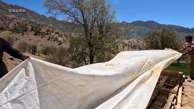 Covering roof of the Cottage with Plastic sheet,Wooden boards, Soil (Iran 2023) смотреть онлайн