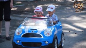 Дети катаются на детской машине МанкитуИгры # 22