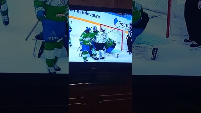 Хоккей кхл плей офф/Салават Юлаев Трактор 6 игра Концовка 2 периода!!! смотреть онлайн