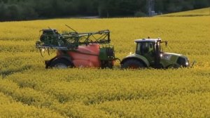 Работа прицепного опрыскивателя Amazone UX