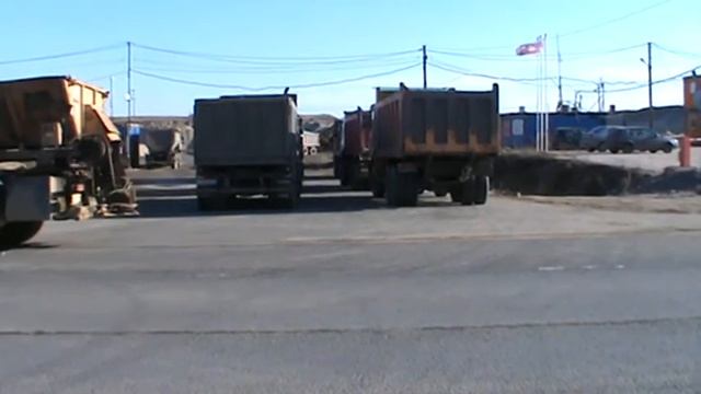 Загрузка машин в карьере с явным перегрузом_1 смотреть онлайн