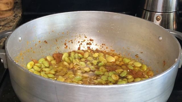 Diri Djon Djon avek Nwa (Haitian Black Rice with cashew) смотреть онлайн