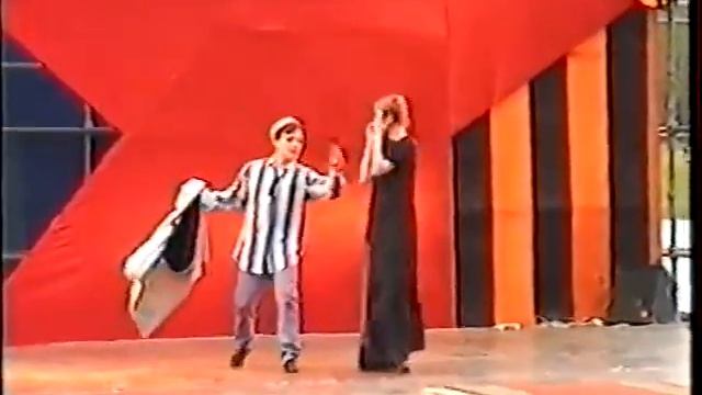 Юлия Бужилова. Ранние видео выступлений. 1998 - 99 ... Очаровашка! смотреть онлайн