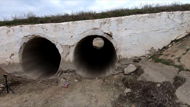 Взорвал Топ 20 петард ПОД МОСТОМ В ТОННЕЛЕ. Завалится ли мост от мощных взрывов петард ?! смотреть онлайн