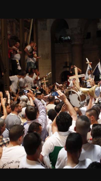 ХРИСТОС ВОСКРЕСЕ / схождение благодатного огня от первого лица