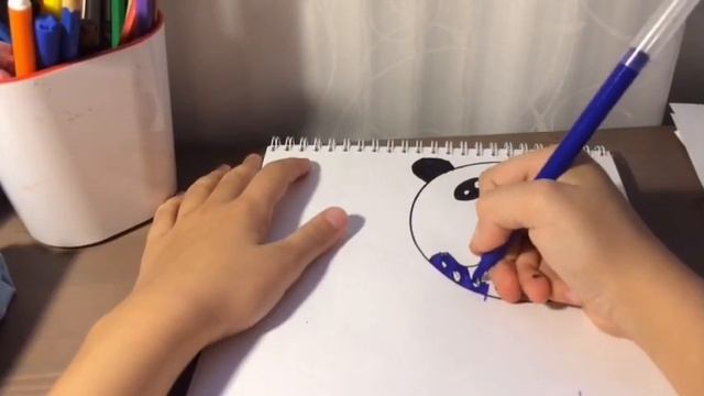 (Делаем первый рисунок)  Пандачка види пончика!!!