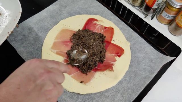 FESTIVE Camembert Wellington - Great starter or lunch with guests смотреть онлайн