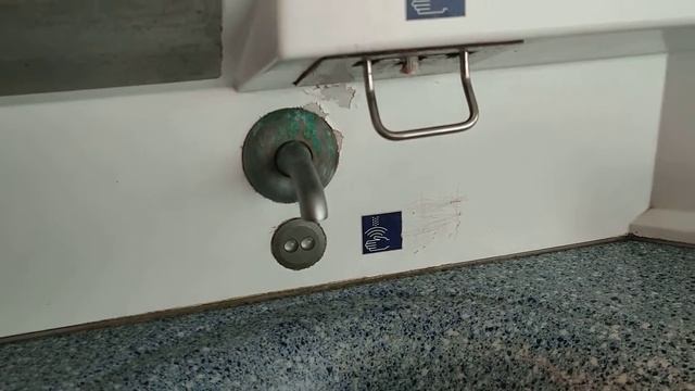 Туалет в поезде дальнего следования в Германии смотреть онлайн