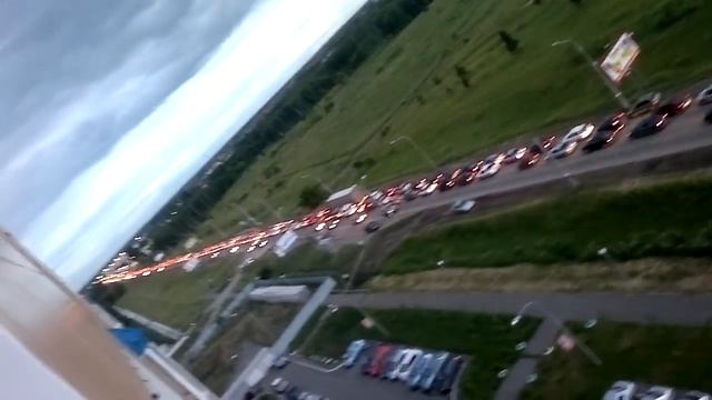Пробка в Мегу. Вид сверху смотреть онлайн