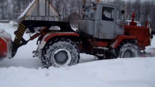 Tractor T-150K Loader Cleaning Snow /// Т-150К погрузчик расчистка снега