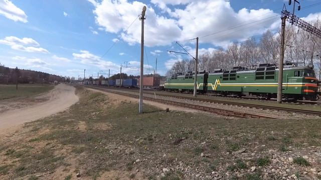 Влог Прогулка вдоль железной дороги Поезда Электричка Один день CrazyVladShow Train VLOG смотреть онлайн