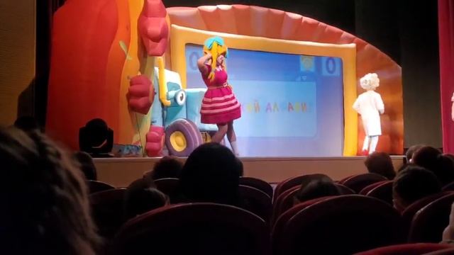 Синий трактор в гостях у Деда Мороза в г. Ноябрьск смотреть онлайн