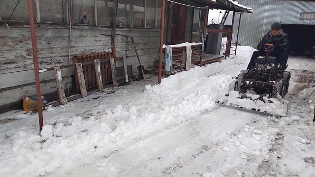 Чистка снега трактором 2022г 047 смотреть онлайн