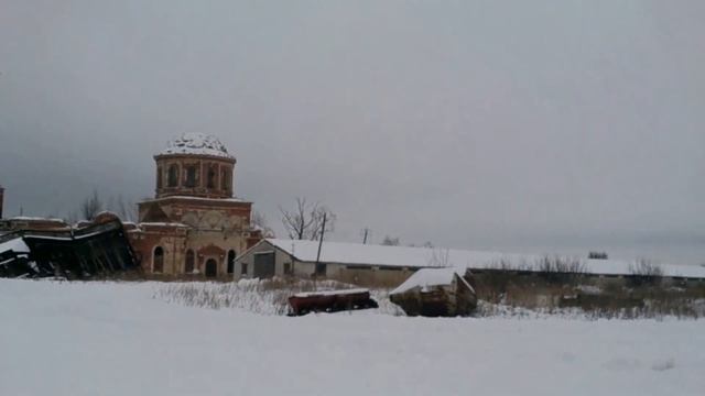 заброшенный трактор  т150