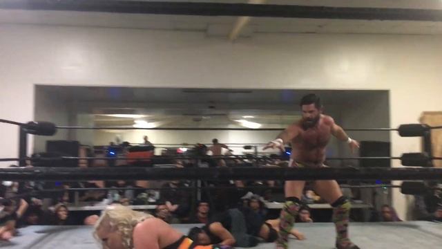 Bar Wrestling: Attempted Triple Boobplex смотреть онлайн