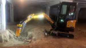 Мини-экскаватор SANY SY18C работа с гидромолотом