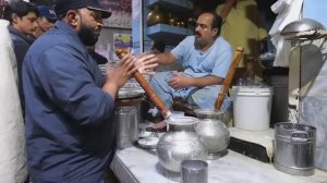 Пакистанская уличная еда – ЛУЧШАЯ ЛАССИ в Лахоре, Пакистан!