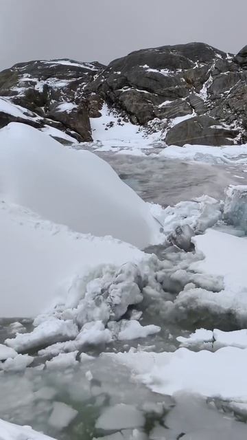 Ледник сошёл во время тренировки спасателей на перуанской горе Валлунараху смотреть онлайн