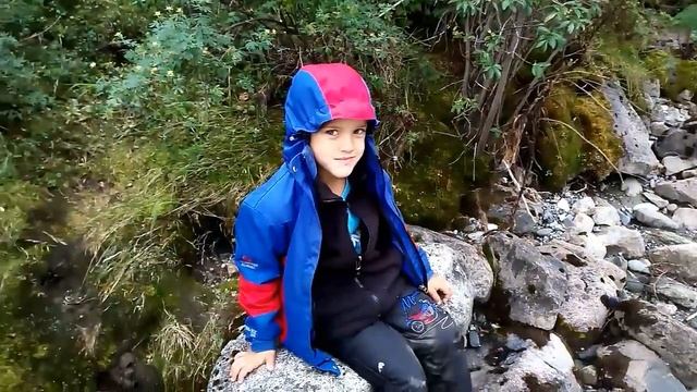 .
По дороге на Хуухэйн-Хада – священное место долины Шумак. По-другому его называют Горой-Ребенком