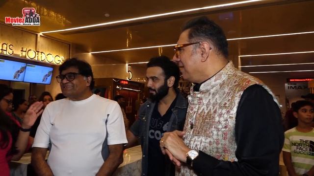 Boman Irani, Ashok Saraf,Saahil Shirwaikar Other Cast At Grand Lifeline Movie Premiere смотреть онлайн