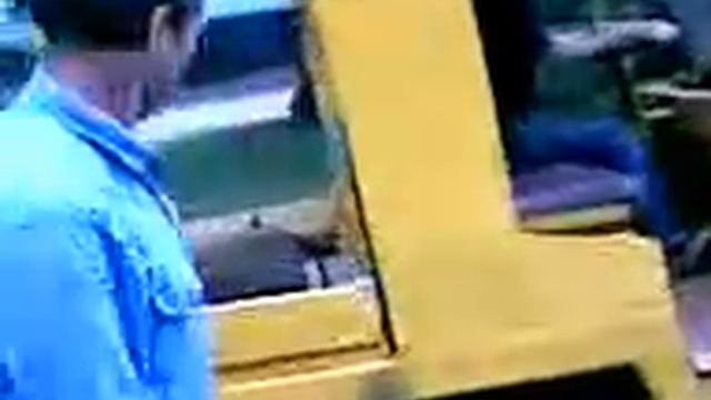 Рабочий день американца)).3gp смотреть онлайн