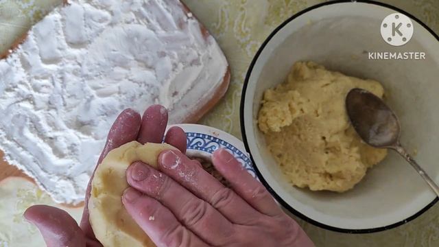 Готую картопляні КНЕДЛИКИ з НАЧИНКОЮ, оригінальні, ніжні, смачні... смотреть онлайн